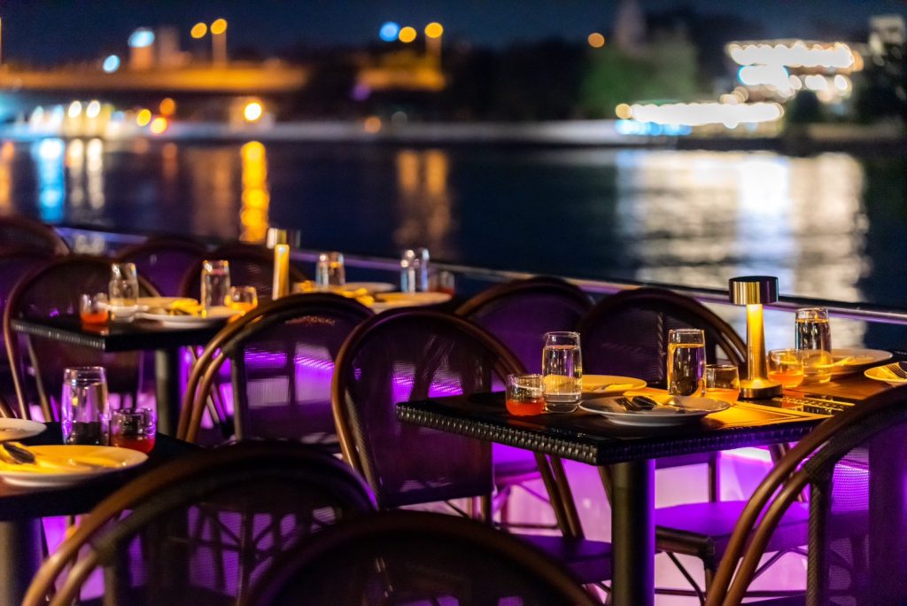 รูปดาดฟ้าเรือ เรือ Bangkok Chaophraya Cruise
